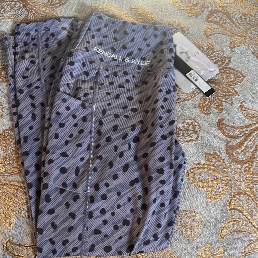 Very cute Kendall and Kylie workout comfortable pants